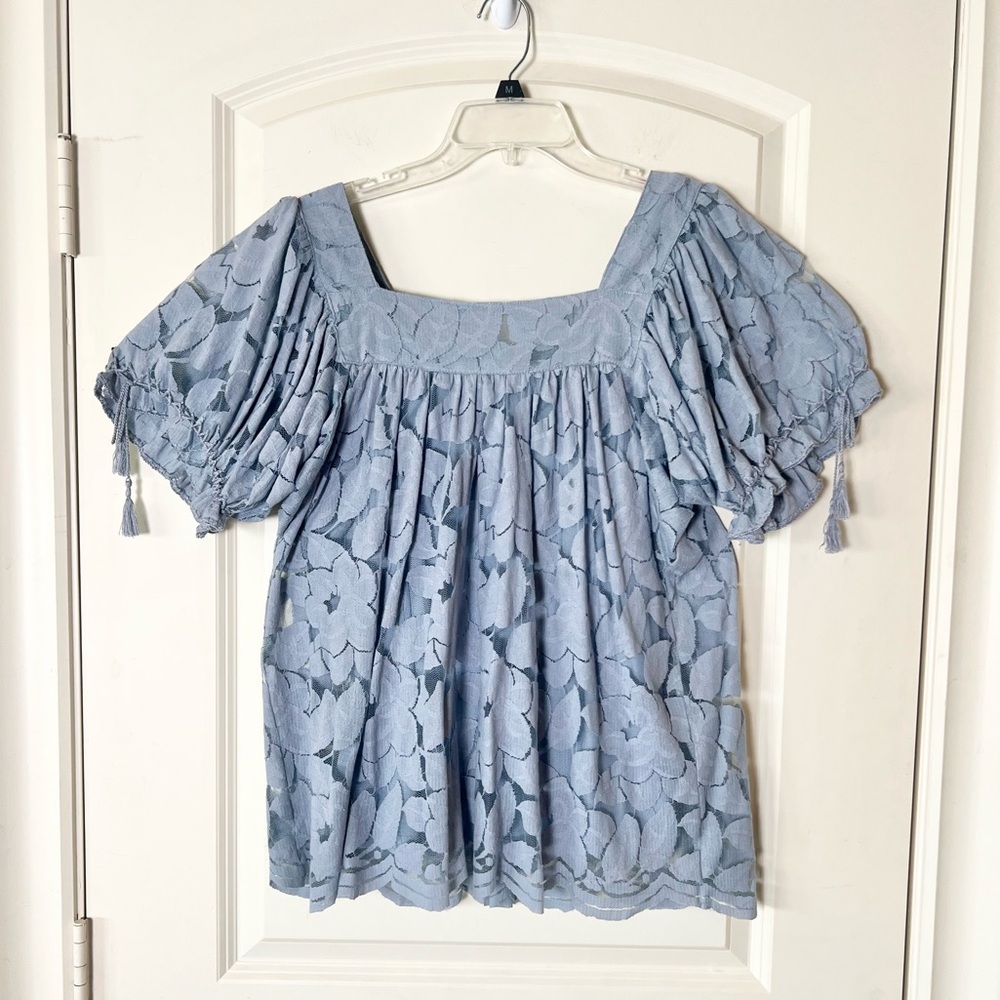 NWT Beige ECI Blue Floral Lace Blouse & Tank Set Size L Puff Sleeve Scalloped